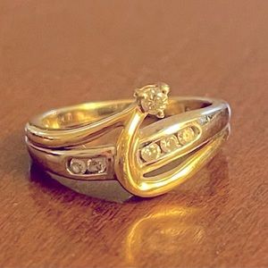 10K Yellow Gold Ladies Diamond Ring 0.15tcw Arrow Design 6 Diamonds